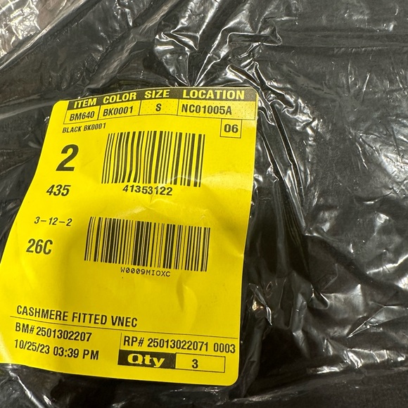 J Crew Cashmere shrunken V-neck sweater NWT - Picture 3 of 4